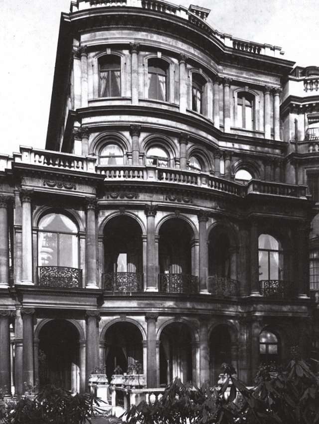 History - Les Ambassedeurs